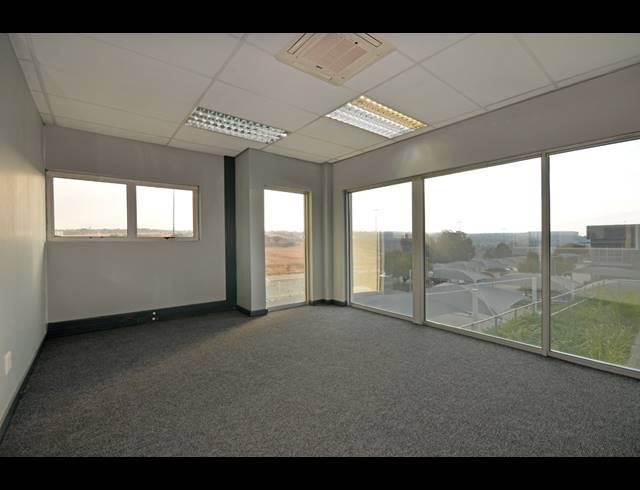 8,760M² WAREHOUSE TO LET IN LINBRO PARK